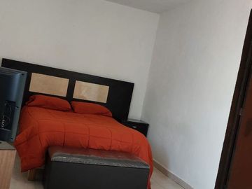 VENDO CASA CON LOCALES COMERCIALES UBICADA EN ESQUINA
