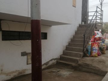 Venta de local comercial en  Av. Huaura frente a la plaza civica Mi Perú