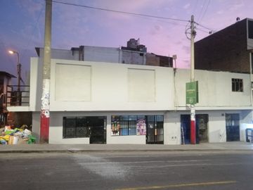 Venta de local comercial en  Av. Huaura frente a la plaza civica Mi Perú