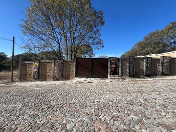 Lote residencial en venta bardeado en Haras del Bosque