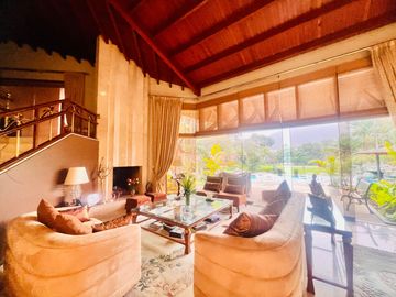 VENTA DE BELLA CASA MUY BIEN CONSERVADA