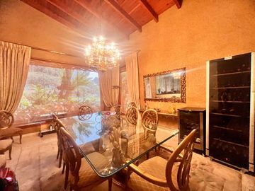 VENTA DE BELLA CASA MUY BIEN CONSERVADA