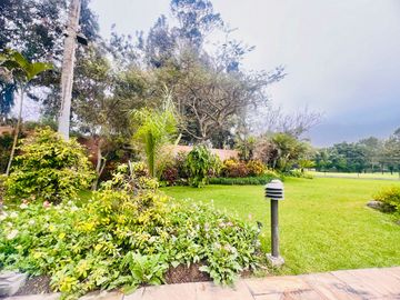 VENTA DE BELLA CASA MUY BIEN CONSERVADA