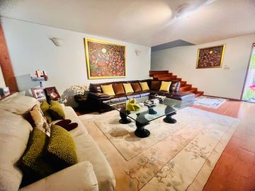 VENTA DE BELLA CASA MUY BIEN CONSERVADA