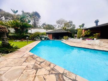 VENTA DE BELLA CASA MUY BIEN CONSERVADA