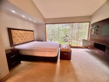 VENTA DE BELLA CASA MUY BIEN CONSERVADA