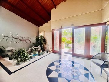 VENTA DE BELLA CASA MUY BIEN CONSERVADA