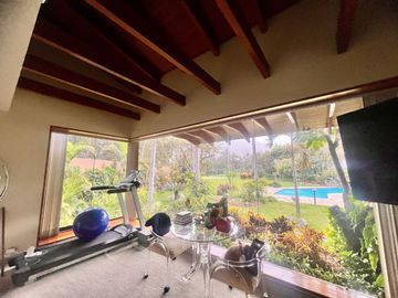 VENTA DE BELLA CASA MUY BIEN CONSERVADA