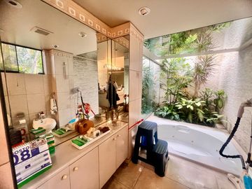 VENTA DE BELLA CASA MUY BIEN CONSERVADA