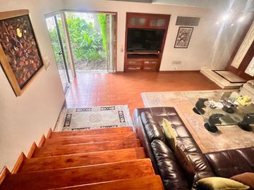 VENTA DE BELLA CASA MUY BIEN CONSERVADA