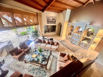 VENTA DE BELLA CASA MUY BIEN CONSERVADA