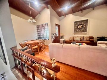 VENTA DE BELLA CASA MUY BIEN CONSERVADA