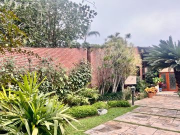 VENTA DE BELLA CASA MUY BIEN CONSERVADA