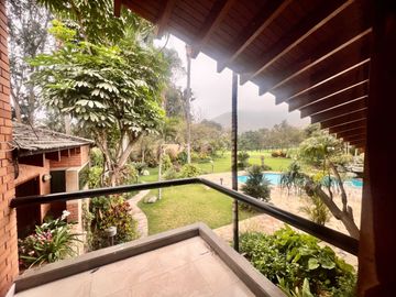 VENTA DE BELLA CASA MUY BIEN CONSERVADA