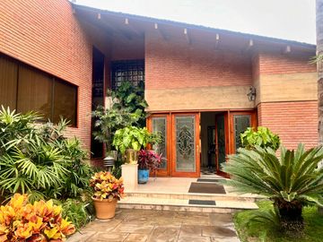 VENTA DE BELLA CASA MUY BIEN CONSERVADA