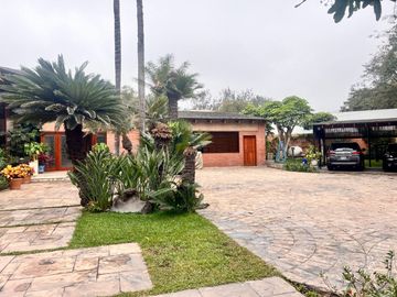 VENTA DE BELLA CASA MUY BIEN CONSERVADA