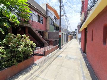 VENTA DE CASA 1ER PISO-LOS OLIVOS