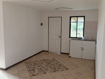 SE VENDE o ARRIENDA CABAÑA DE  3D 2B  A PASOS LAGO COLBUN  EL COLORADO, SAN CLEMENTE CHILE