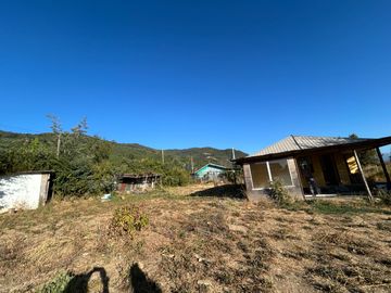 SE VENDE o ARRIENDA CABAÑA DE  3D 2B  A PASOS LAGO COLBUN  EL COLORADO, SAN CLEMENTE CHILE
