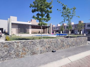 Venta de casa en altos del marques, a un costado del Campanario