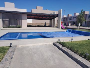 Venta de casa en altos del marques, a un costado del Campanario