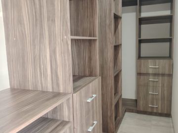 Venta de casa en altos del marques, a un costado del Campanario