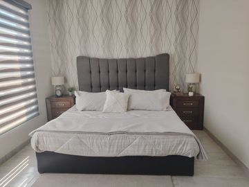 Venta de casa en altos del marques, a un costado del Campanario