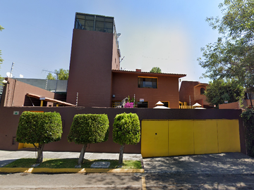 CASA EN REMATE EN BOSQUES DE LAS LOMAS CDMX