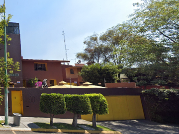 CASA EN REMATE EN BOSQUES DE LAS LOMAS CDMX