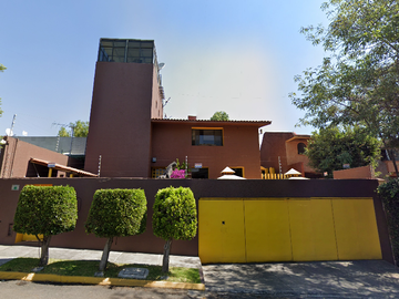CASA EN REMATE EN BOSQUES DE LAS LOMAS CDMX