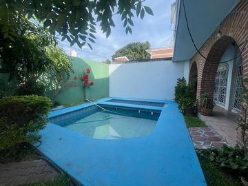¡¡VENDO CASA CON ALBERCA 300M2 Y 5 HAB EN LA COL BENITO JUAREZ CUAUTLA MORELOS!!
