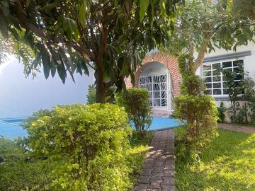 ¡¡VENDO CASA CON ALBERCA 300M2 Y 5 HAB EN LA COL BENITO JUAREZ CUAUTLA MORELOS!!
