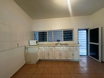 ¡¡VENDO CASA CON ALBERCA 300M2 Y 5 HAB EN LA COL BENITO JUAREZ CUAUTLA MORELOS!!