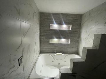 ¡¡VENDO CASA CON ALBERCA 300M2 Y 5 HAB EN LA COL BENITO JUAREZ CUAUTLA MORELOS!!