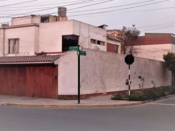 VENTA DE CASA EN ESQUINA URB. RIVIERA DE MONTERRICO LA MOLINA