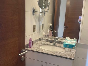 SE VENDE ACOGEDOR Y SOLEADO DEPARTAMENTO PLAN DE VIÑA