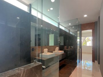 Residencia Nueva en Coto en Venta en Colinas de San Javier, Zona Andares Zapopan