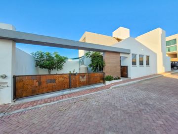 Casa en Venta en Tequisquiapan, Fraccionamiento, 3 rec 3.5 baños,  Oportunidad Única