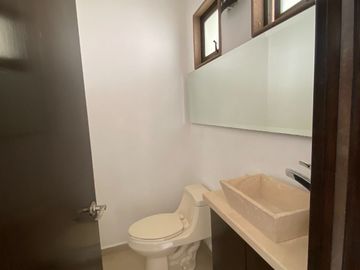 VENTA EXCLUSIVA Y MODERNA CASA EN CONDOMINIO DE EN OLIVAR DE LOS PADRES