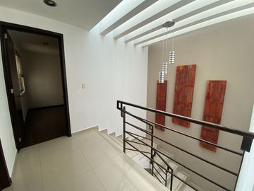 VENTA EXCLUSIVA Y MODERNA CASA EN CONDOMINIO DE EN OLIVAR DE LOS PADRES