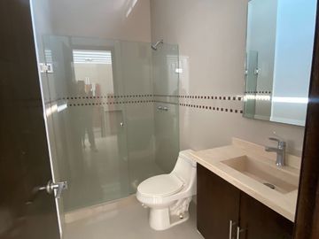 VENTA EXCLUSIVA Y MODERNA CASA EN CONDOMINIO DE EN OLIVAR DE LOS PADRES