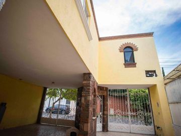 VENTA DE CASA EN LA COLONIA JARDINES DE TORREMOLINOS.