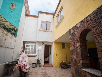 VENTA DE CASA EN LA COLONIA JARDINES DE TORREMOLINOS.
