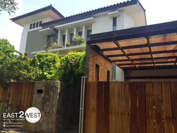 Dijual Rumah Komplek Puri Flamboyan Ciputat Tangerang Selatan Bagus Siap Huni Lokasi Strategis Cocok Untuk Cafe Rumahan