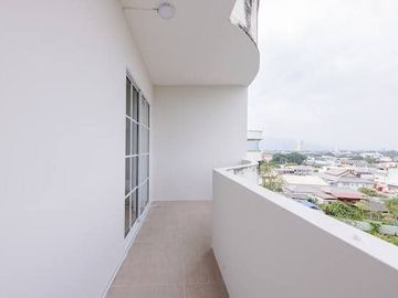 Newly Renovated English Cottage style 1 bedroom condo for sale in Supanich Condo