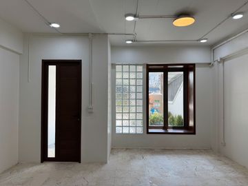 For sale 3-storey townhouse (renovated) in Chiang Mai Land, very good location, near famous schools in Chiang Mai.