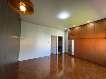For sale 3-storey townhouse (renovated) in Chiang Mai Land, very good location, near famous schools in Chiang Mai.