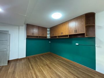For sale 3-storey townhouse (renovated) in Chiang Mai Land, very good location, near famous schools in Chiang Mai.