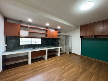 For sale 3-storey townhouse (renovated) in Chiang Mai Land, very good location, near famous schools in Chiang Mai.