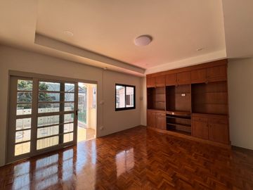 For sale 3-storey townhouse (renovated) in Chiang Mai Land, very good location, near famous schools in Chiang Mai.
